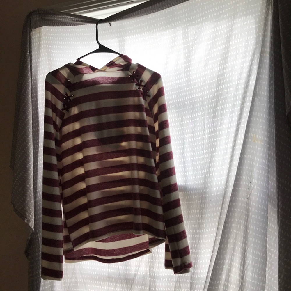 It’s a sweater T-shirt multi colors